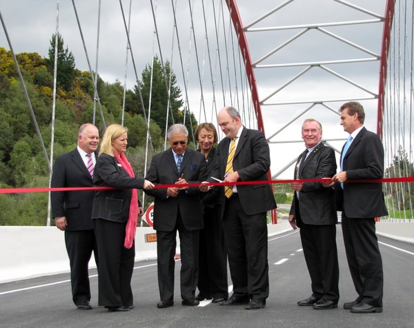  Sir Tumu te Heuheu and Hon. Steven Joyce jointly cutting the ribbon to officially open the East Taup&#333; Arterial (from left to right: Bill Perry - CEO Fulton Hogan, Louise Upston MP, Sir Tumu te Heuheu, Hon. Georgina te Heuheu MP, Hon. Steven Joyce, M